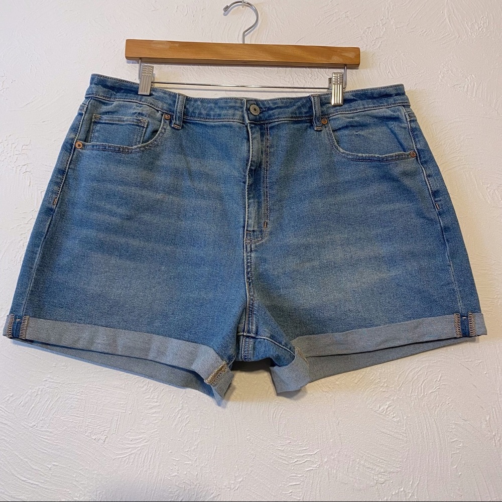 American Eagle  Mom Stretch Jean Shorts SZ 20